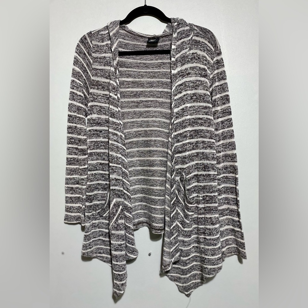 Women’s cardigan with hood & pockets